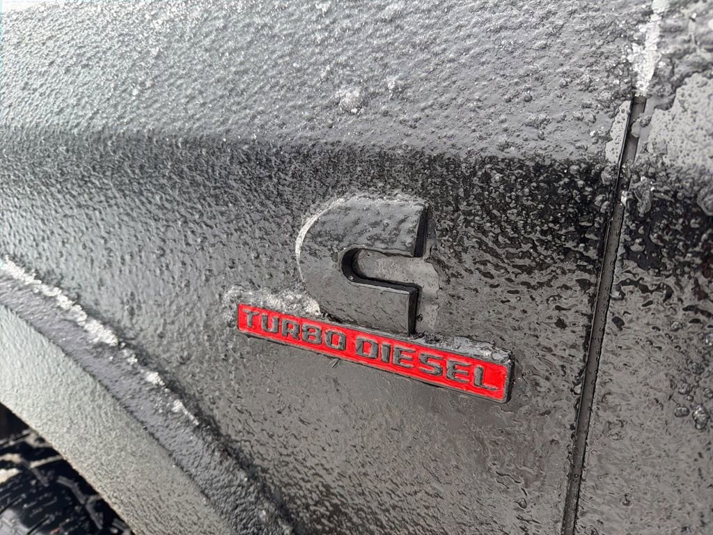 Used 2019 RAM 2500 Laramie w/ Black Appearance Package image 12