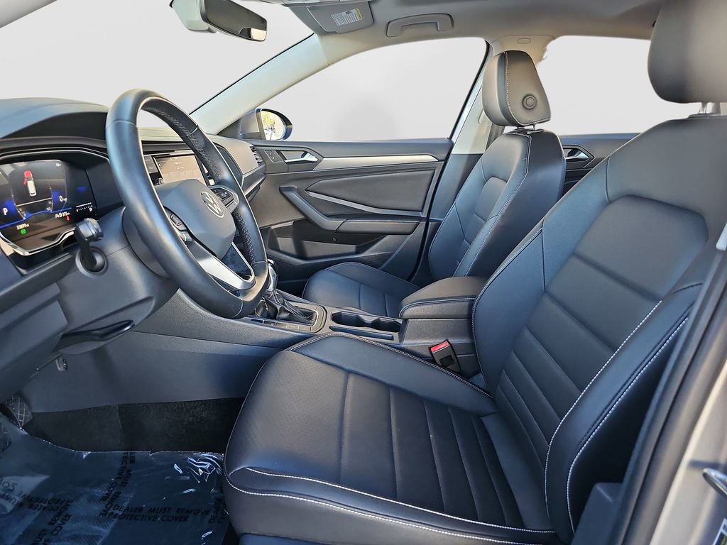 Used 2024 Volkswagen Jetta SE image 16
