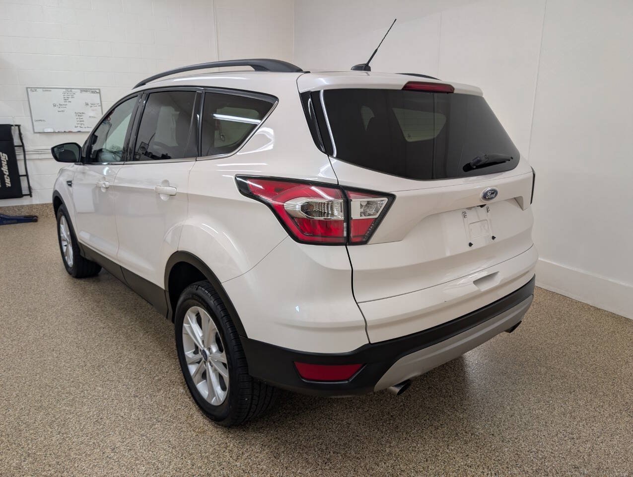 Used 2018 Ford Escape SE AWD/4WD image 3
