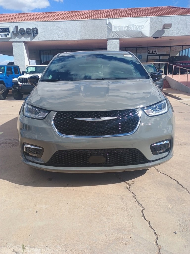 New 2025 Chrysler Pacifica Select video 2