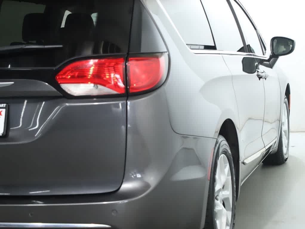 Used 2017 Chrysler Pacifica Touring-L Plus w/ Tire & Wheel Group FWD image 45