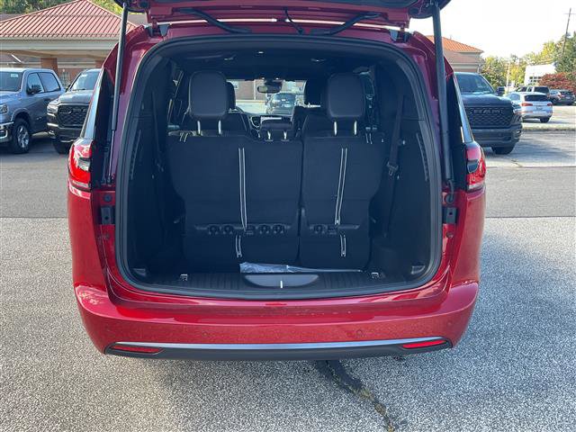 New 2026 Chrysler Pacifica Select image 14