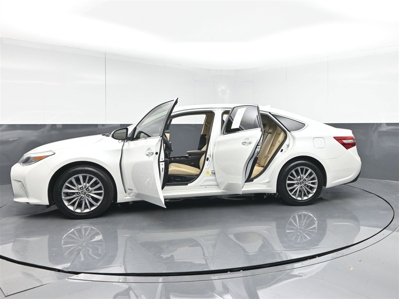 Used 2016 Toyota Avalon Limited image 40