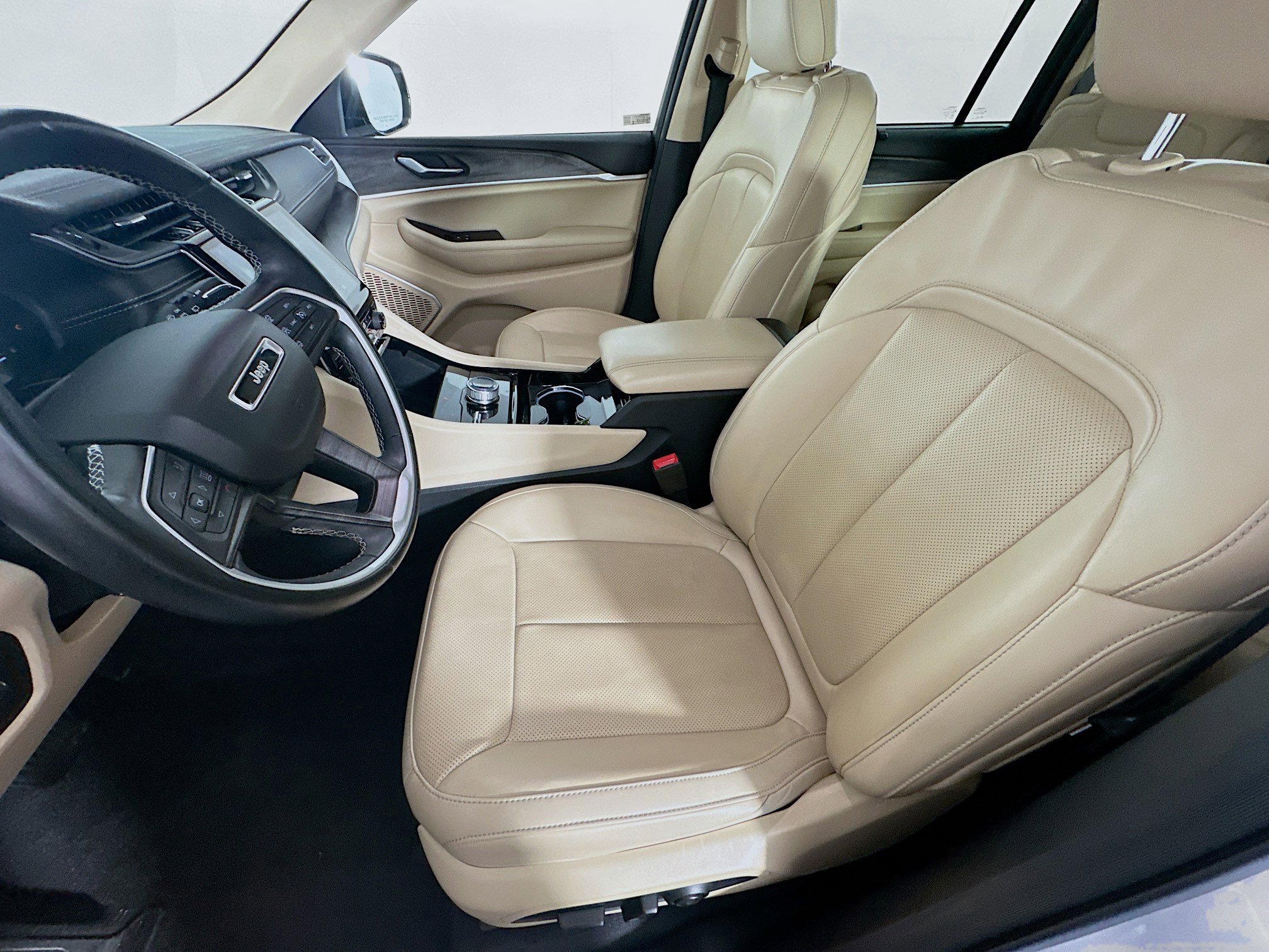 Used 2021 Jeep Grand Cherokee L Limited w/ Luxury Tech Group II image 13