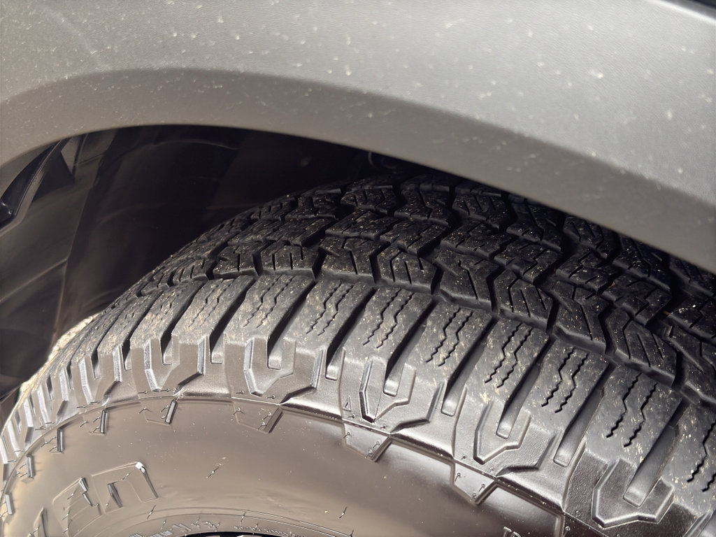 Used 2025 Nissan Rogue SV image 10