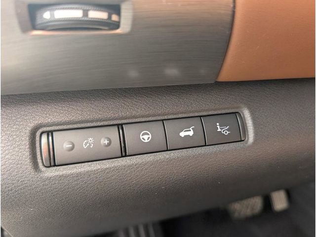 Used 2024 Nissan Pathfinder Platinum w/ Cargo Package image 17