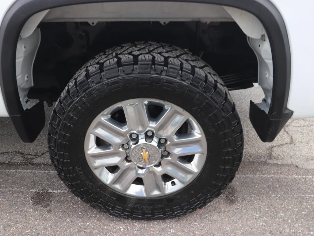 Used 2024 Chevrolet Silverado 2500 LT AWD/4WD image 16