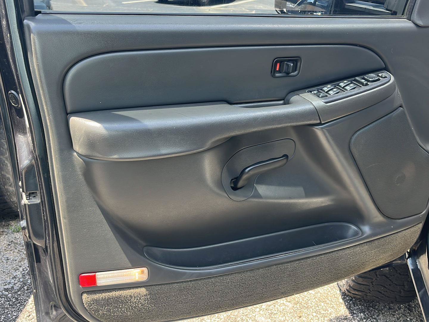 Used 2004 Chevrolet Silverado 2500 LS AWD/4WD image 16