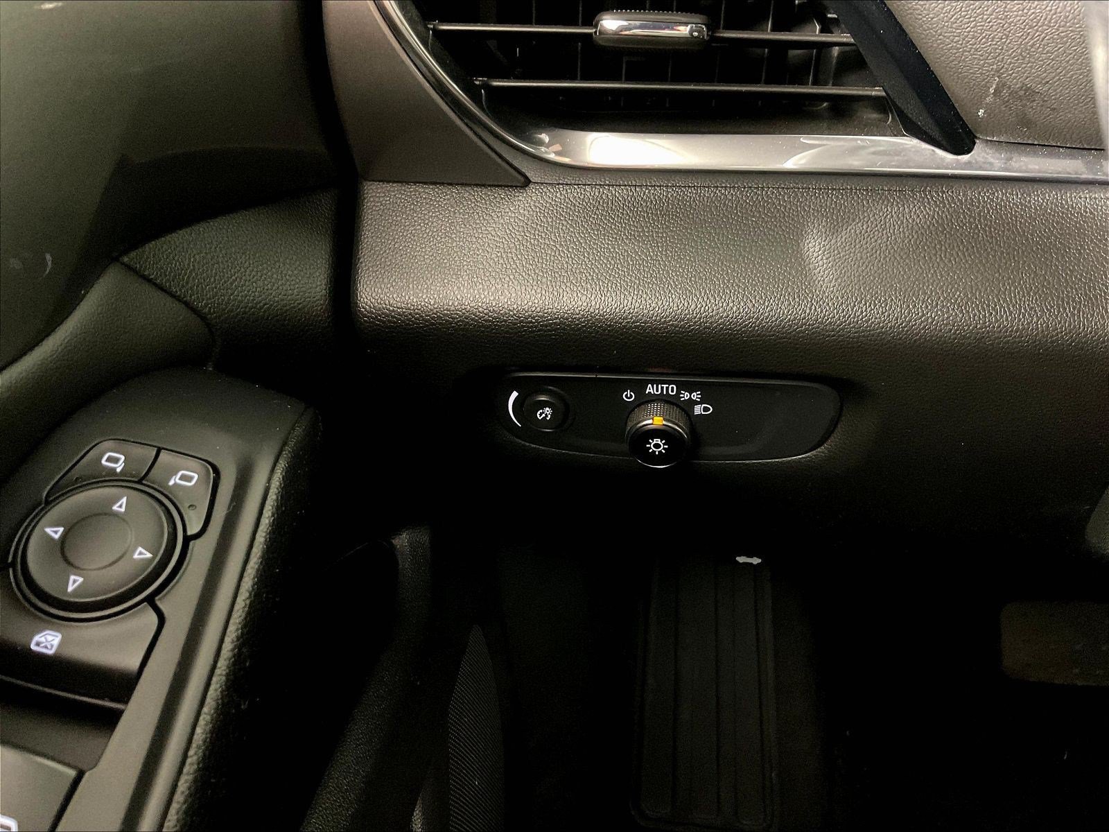 Used 2023 Chevrolet Traverse LT FWD image 15