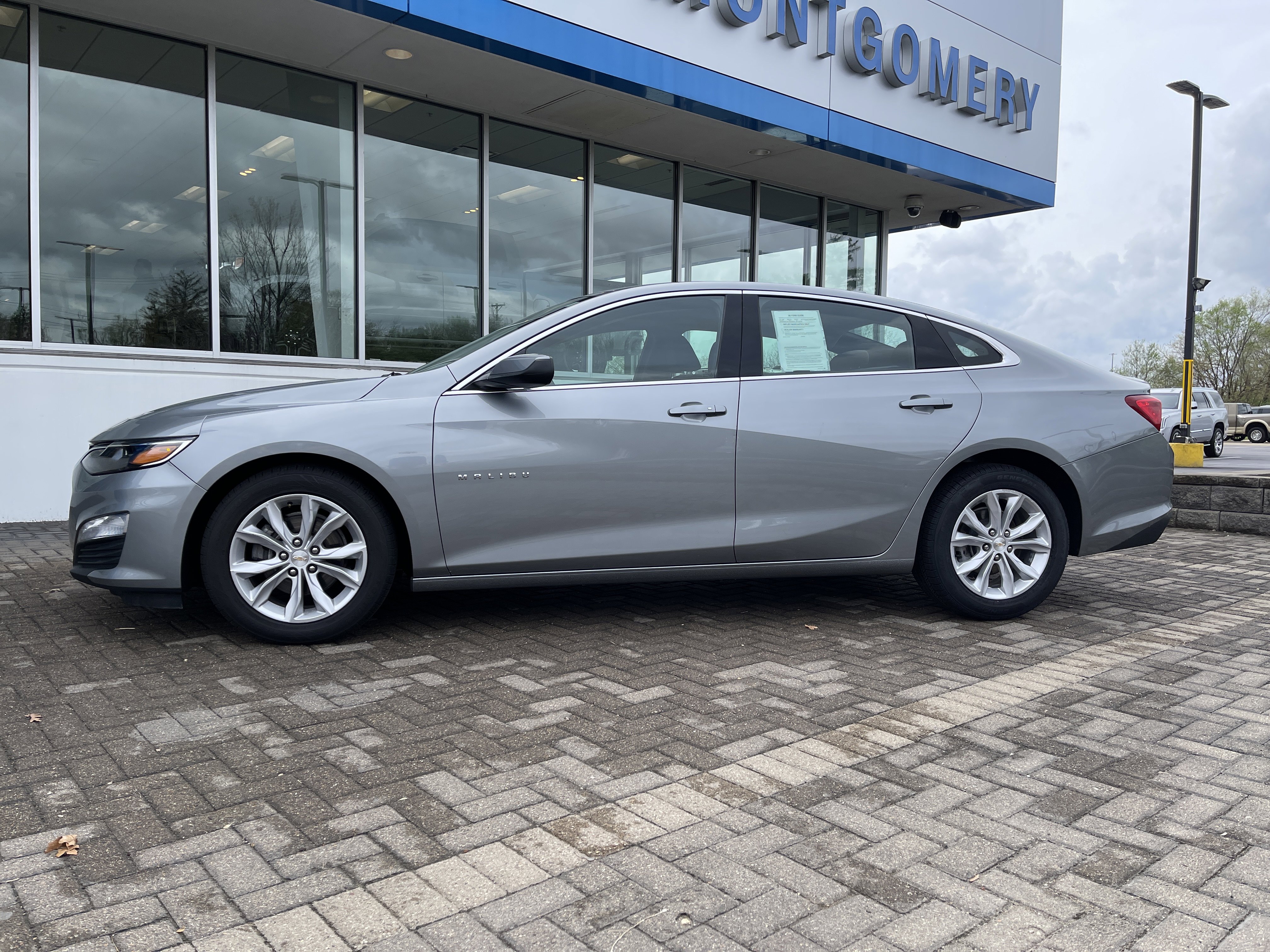 Used 2024 Chevrolet Malibu LT image 2