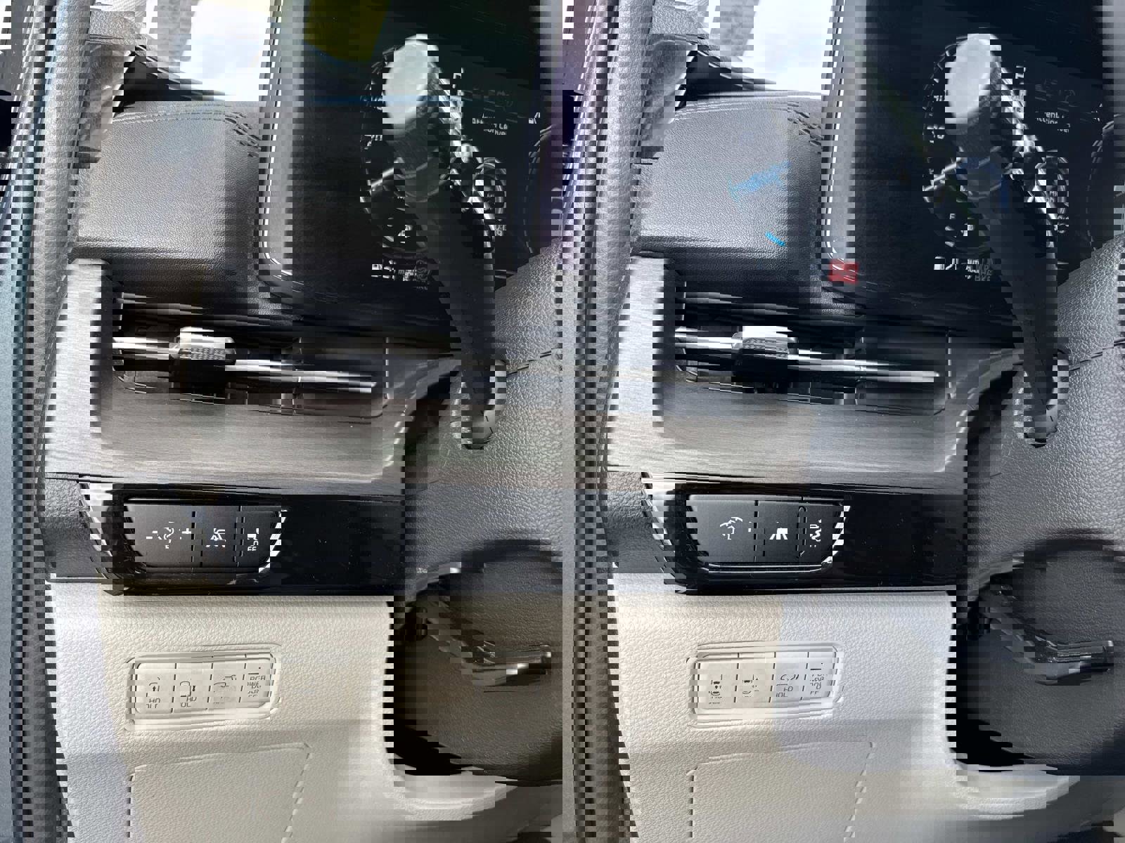 Used 2023 Kia Carnival SX image 35