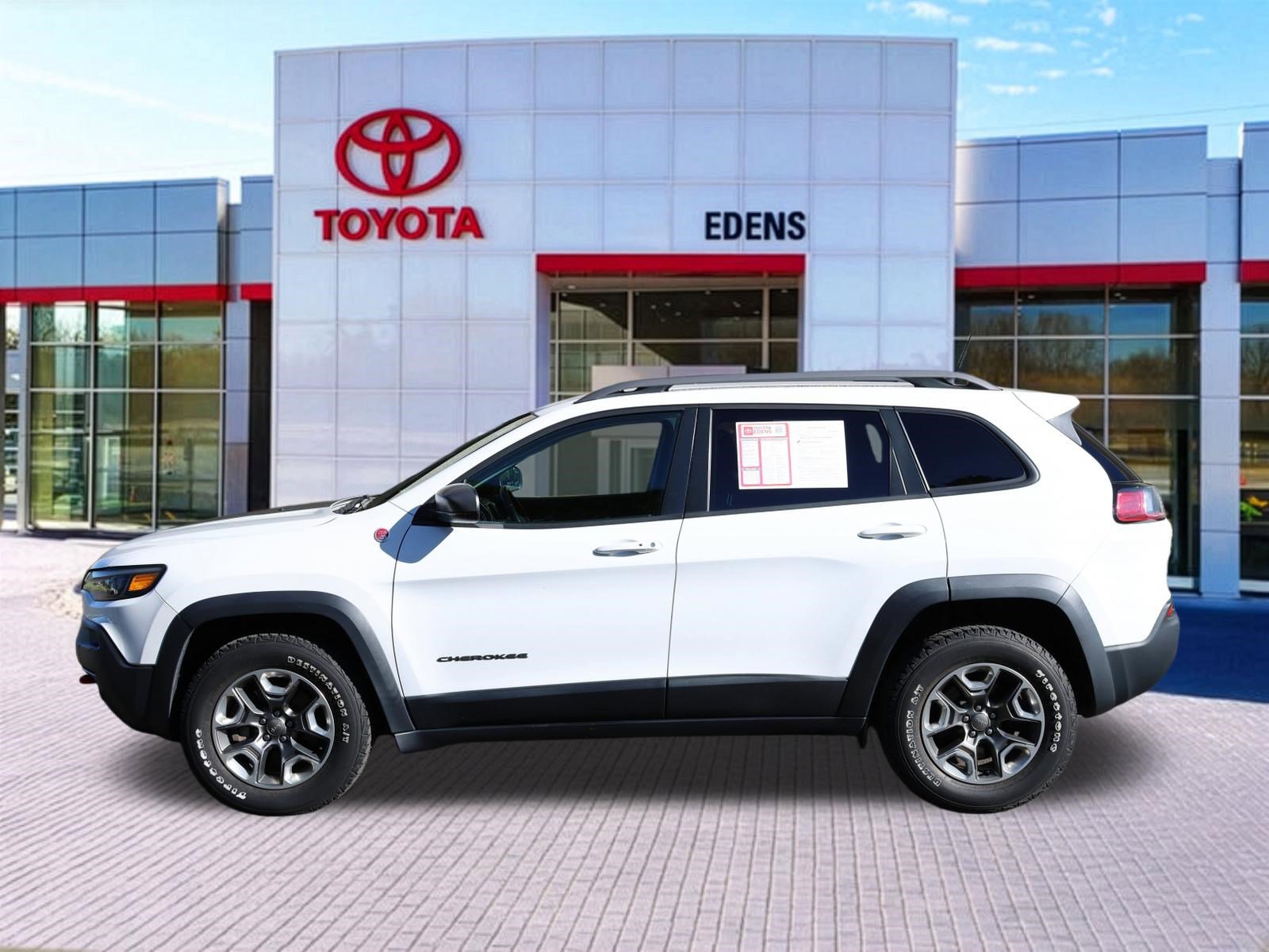 Used 2019 Jeep Cherokee Trailhawk AWD/4WD image 8