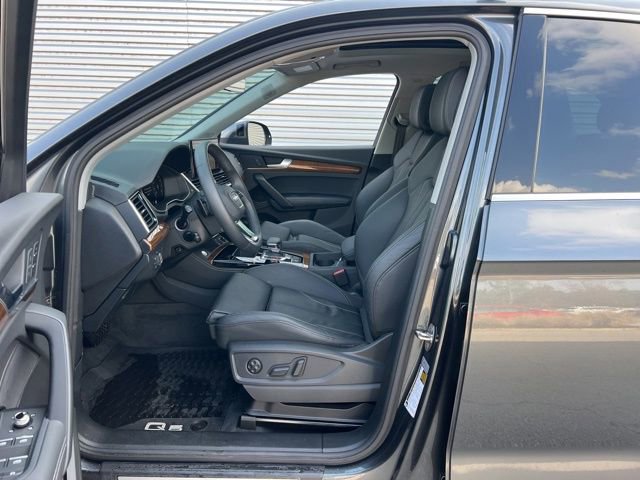Used 2024 Audi Q5 e Premium Plus w/ Premium Plus Package image 33