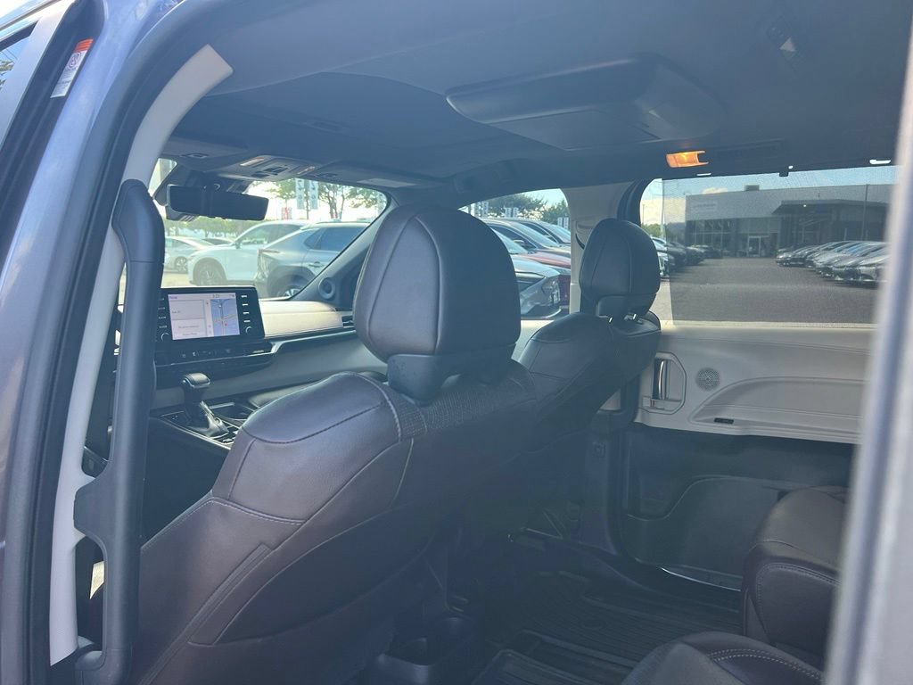Used 2022 Toyota Sienna Platinum AWD/4WD image 9