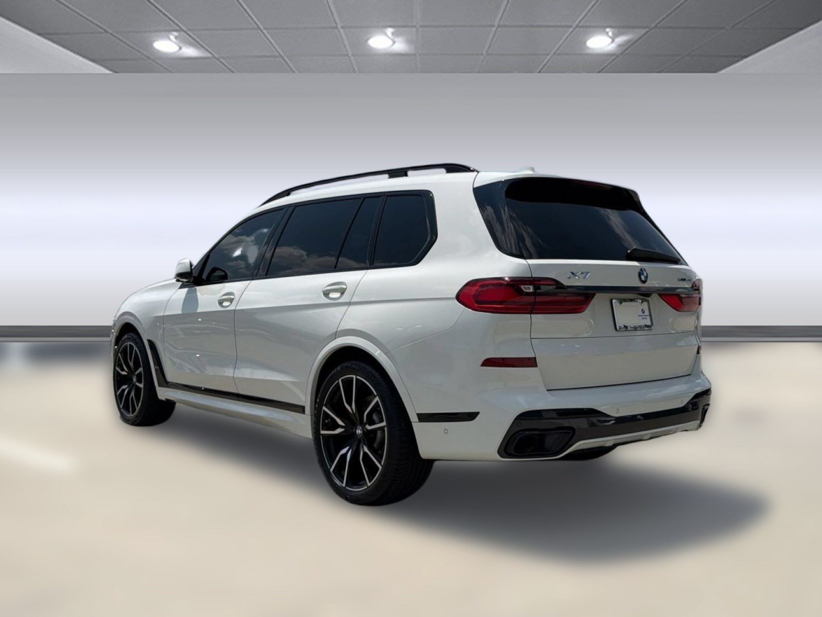 Used 2022 BMW X7 xDrive40i w/ M Sport Package AWD/4WD image 3