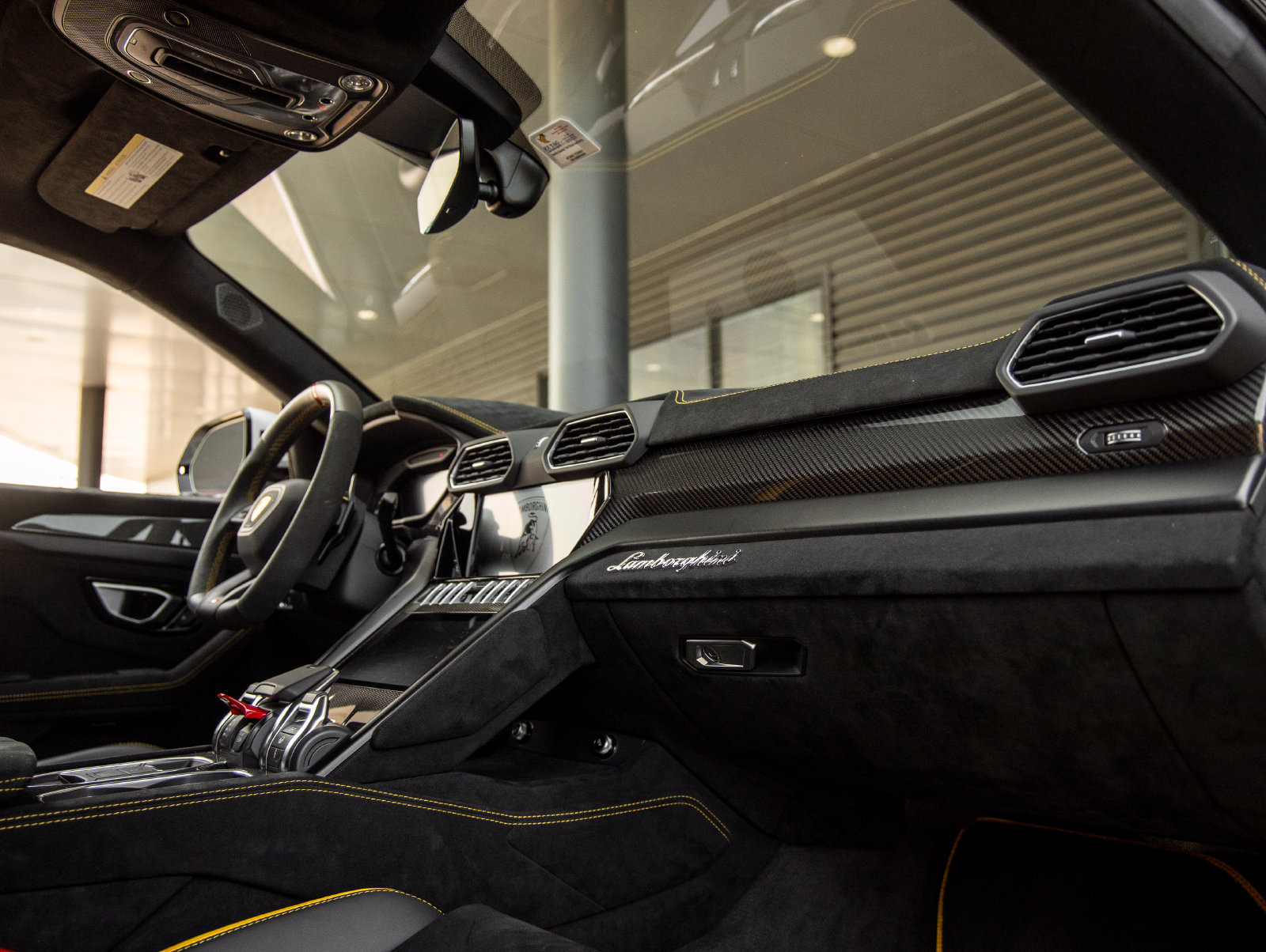 Used 2024 Lamborghini Urus Performante AWD/4WD image 54