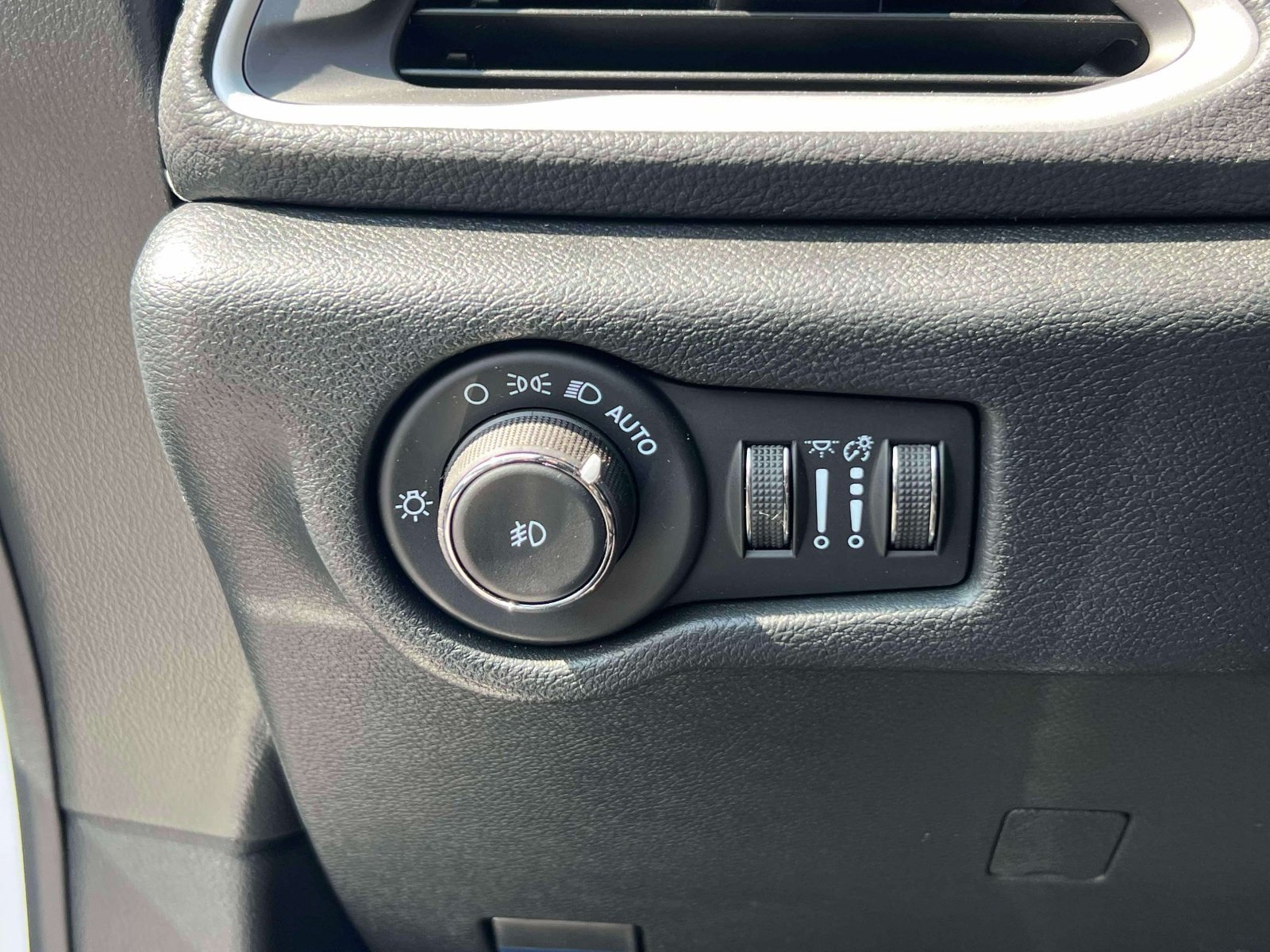 Used 2026 Chrysler Pacifica Select FWD image 20