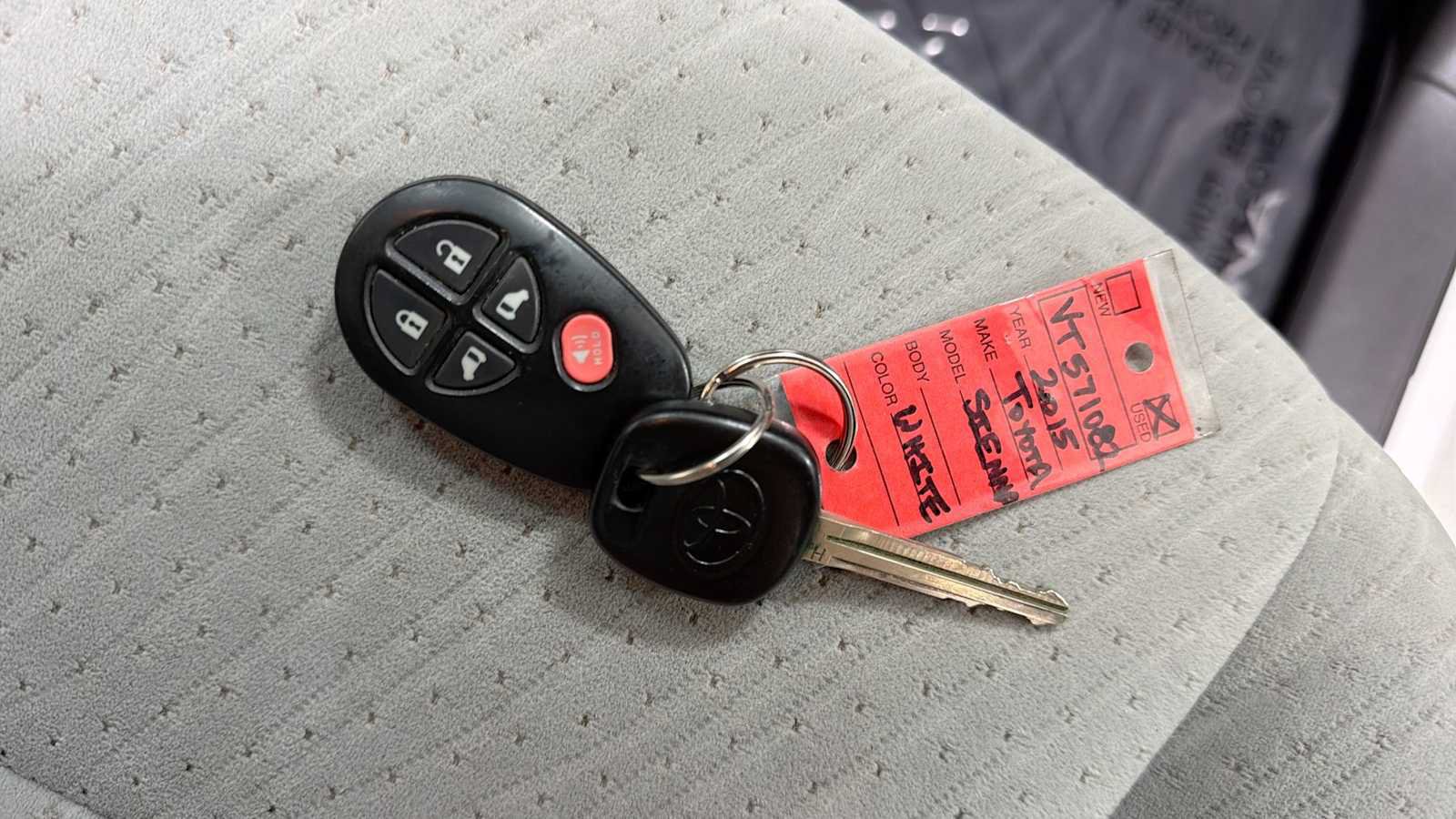 Used 2015 Toyota Sienna LE FWD image 31