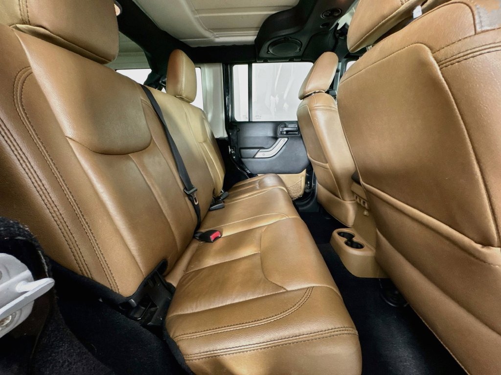 Used 2014 Jeep Wrangler Unlimited Rubicon w/ Connectivity Group AWD/4WD image 32