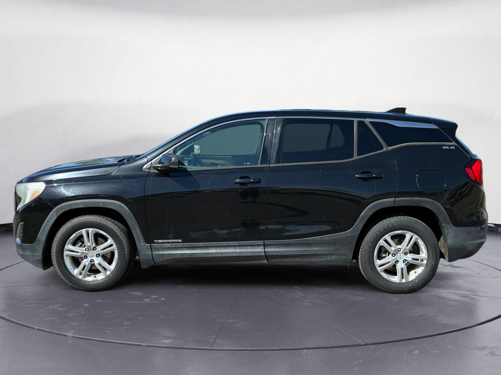 Used 2018 GMC Terrain SLE FWD image 3