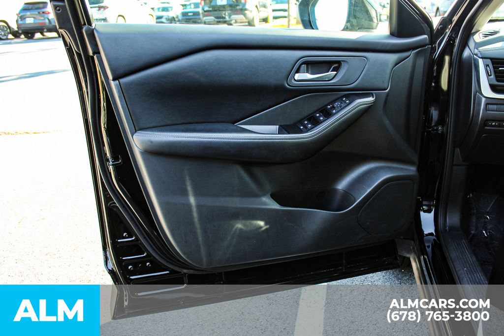 Used 2025 Nissan Rogue SV FWD image 36