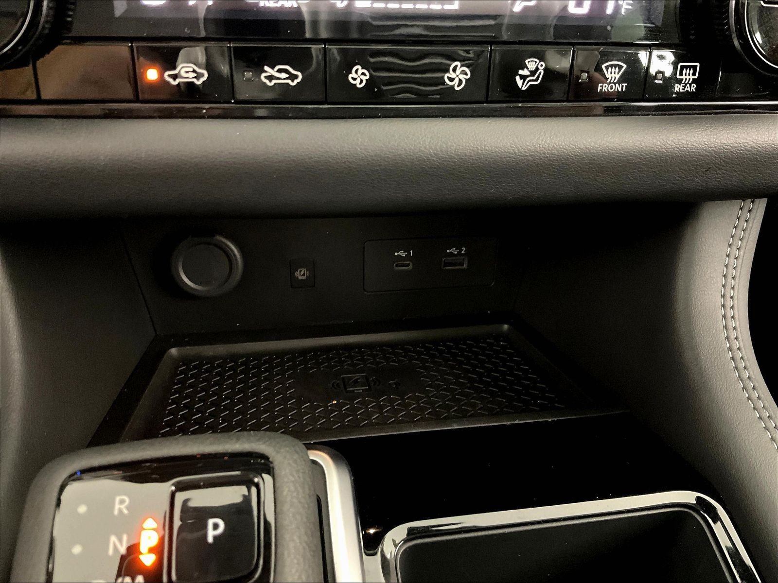 Used 2025 Nissan Pathfinder Platinum AWD/4WD image 16