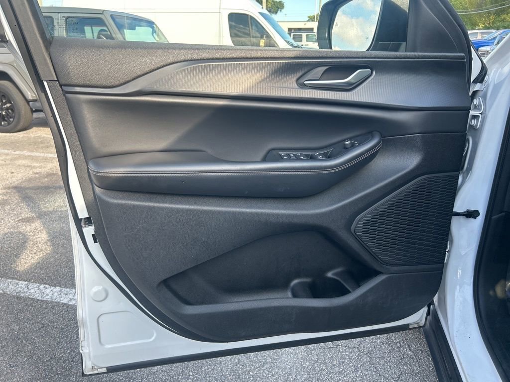 Certified 2023 Jeep Grand Cherokee L Laredo image 36