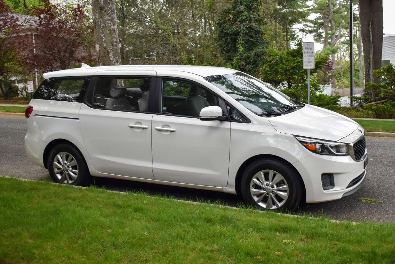 Used 2018 Kia Sedona L FWD image 11