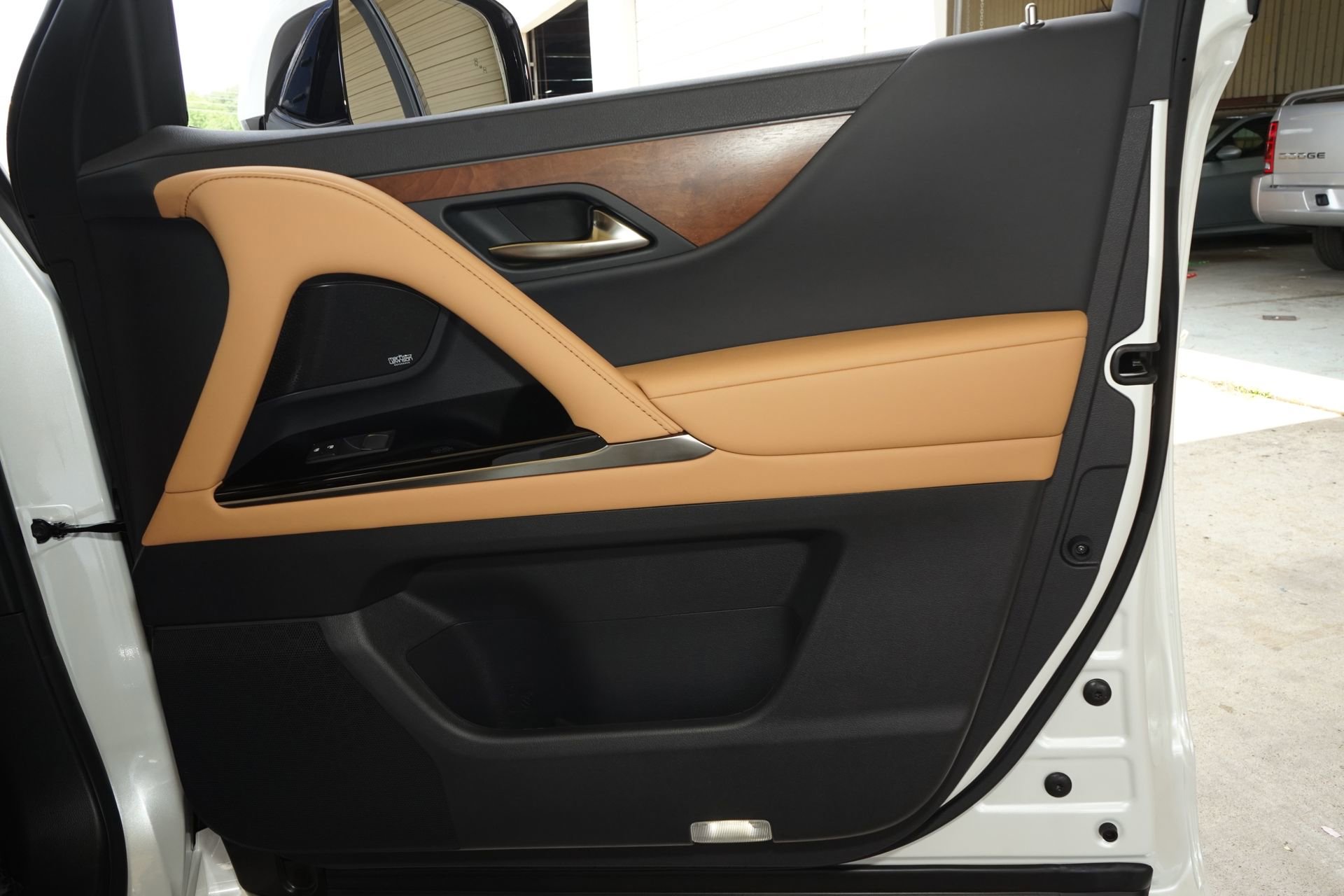 Used 2024 Lexus LX 600 4WD w/ Luxury Package image 28