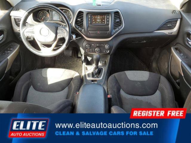 Used 2018 Jeep Cherokee Latitude w/ Cold Weather Group image 16