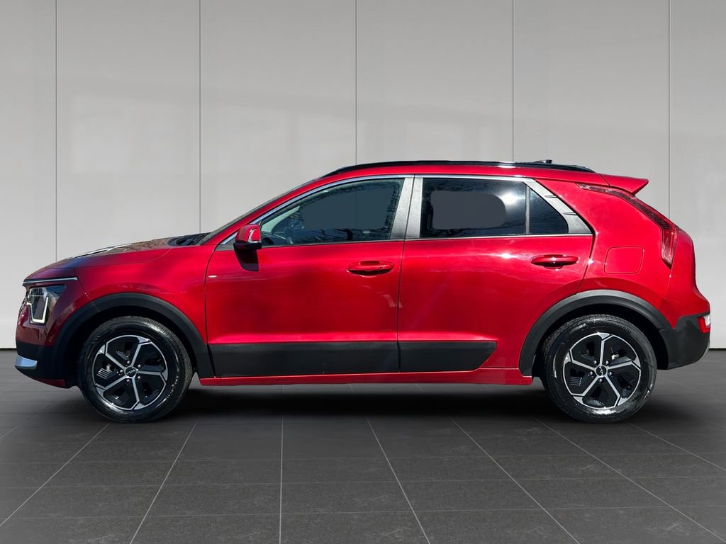 Used 2023 Kia Niro EX image 2