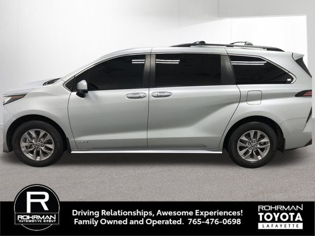 Used 2021 Toyota Sienna XLE FWD image 3