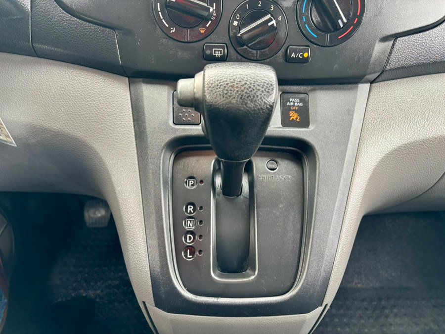 Used 2018 Nissan NV200 SV w/ Back Door Glass Package image 20