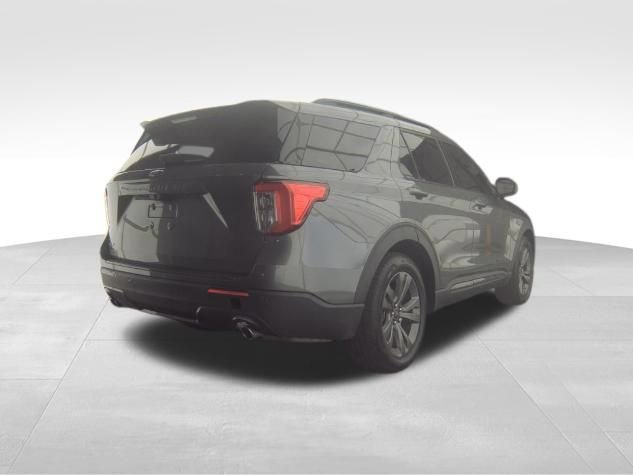 Used 2021 Ford Explorer XLT w/ Equipment Group 202A image 4