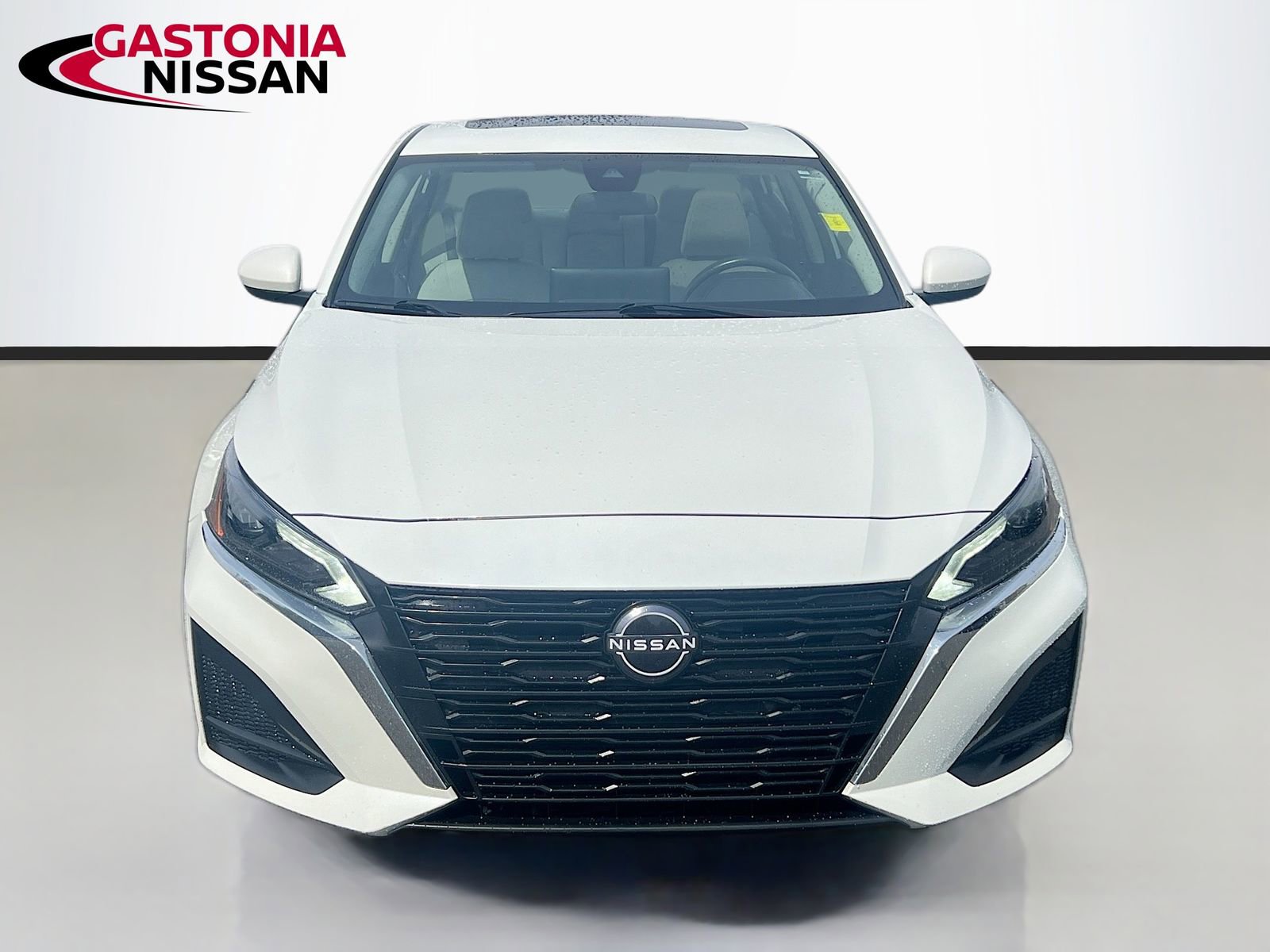 Used 2023 Nissan Altima 2.5 SV w/ SV Premium Package image 2