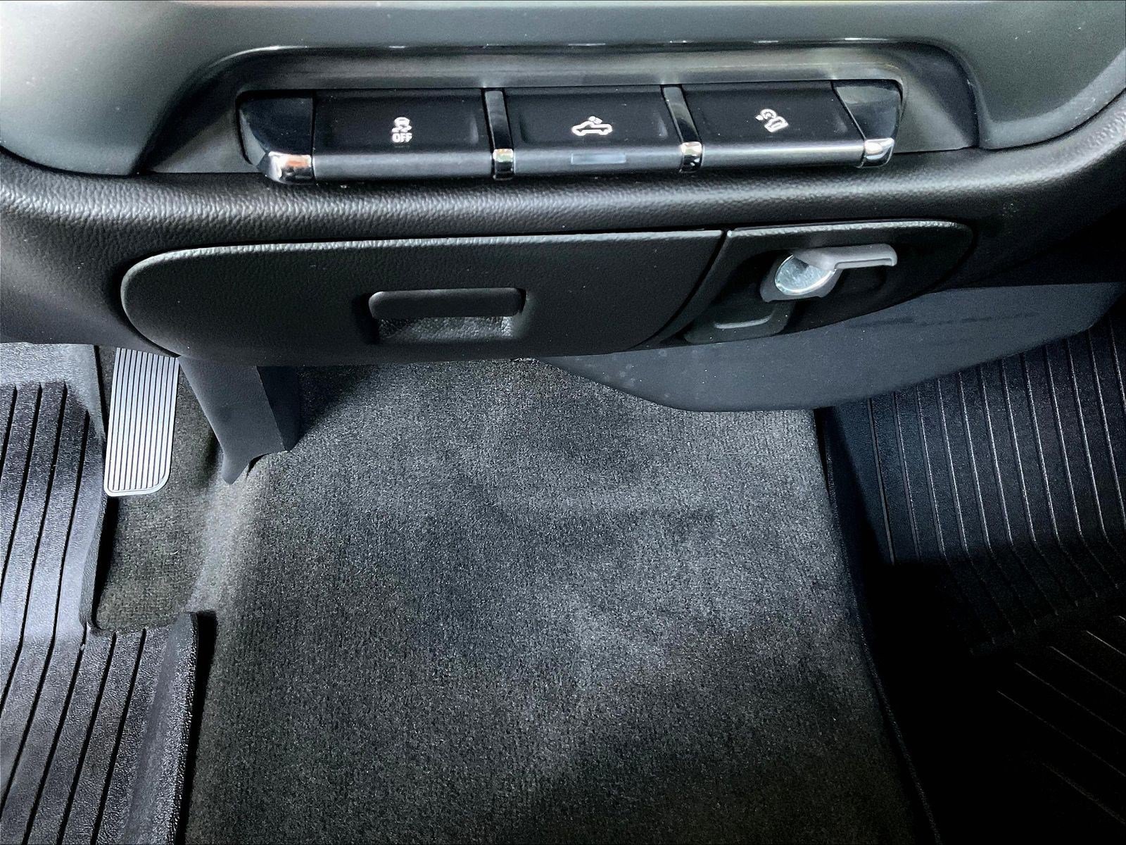 Used 2017 Chevrolet Silverado 1500 LT w/ All Star Edition AWD/4WD image 16