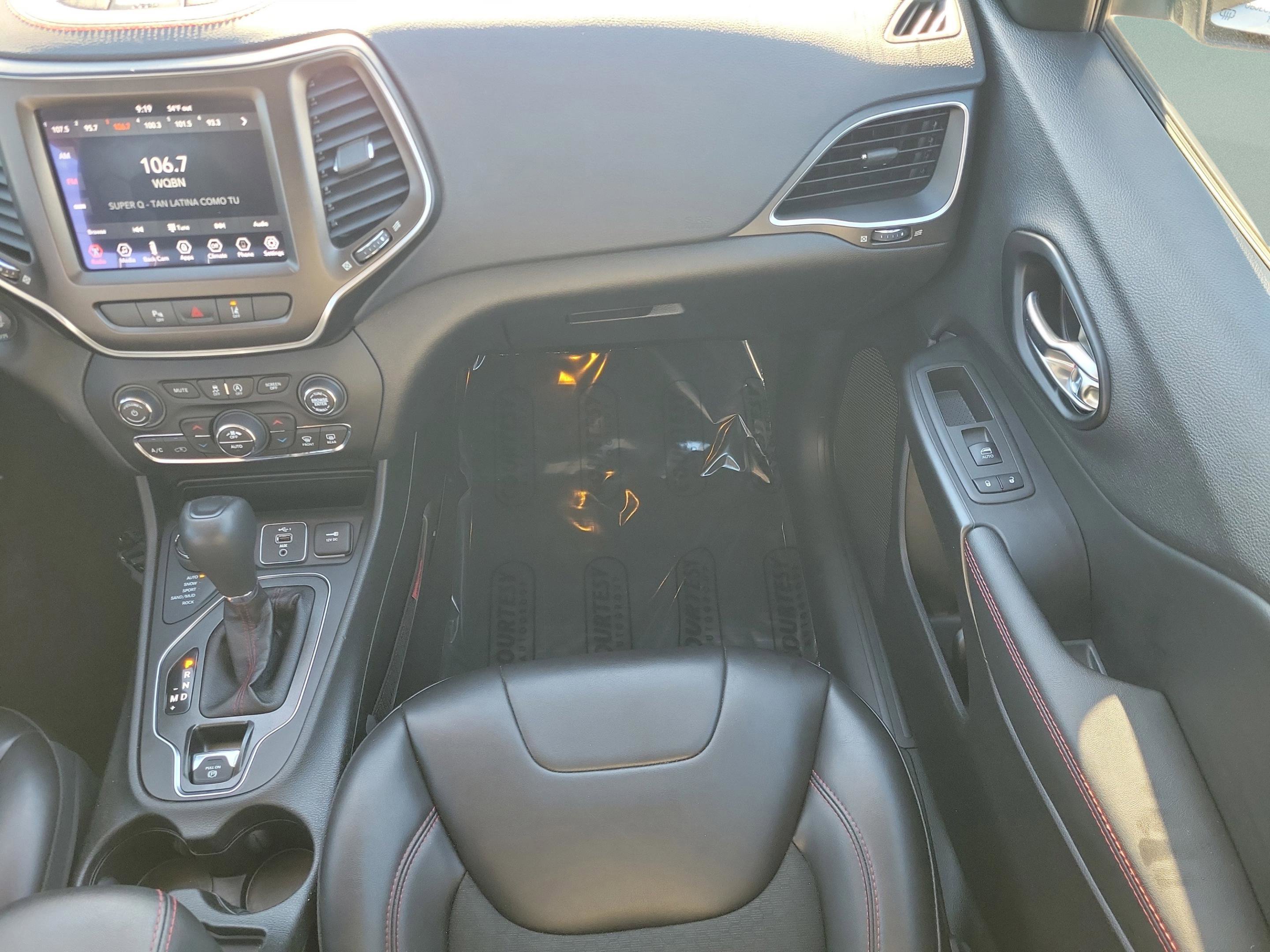 Used 2021 Jeep Cherokee Trailhawk w/ Comfort/Convenience Group image 23