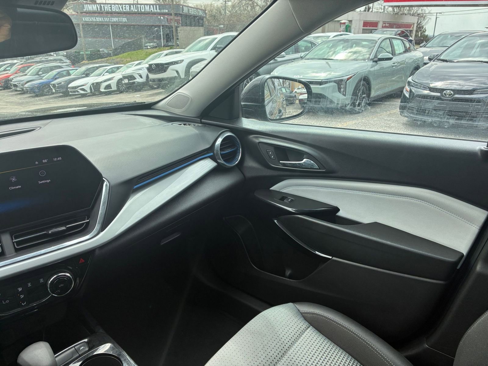 Used 2025 Chevrolet Trax LT image 30