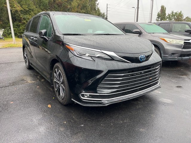 Used 2025 Toyota Sienna Platinum