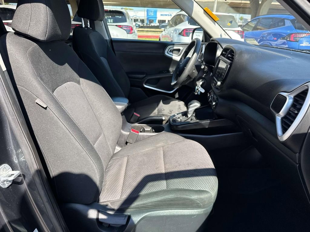 Used 2023 Kia Soul LX w/ LX Technology Package image 15