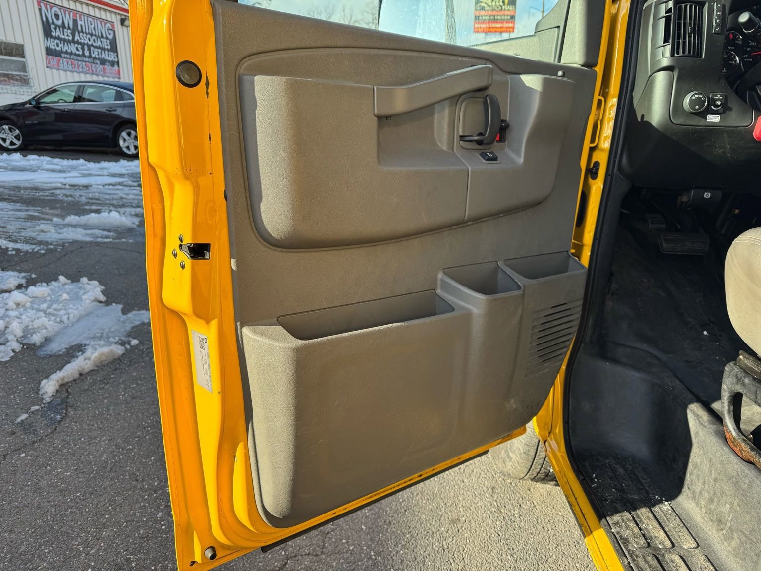 Used 2021 GMC Savana 3500 Extended w/ Power Convenience Package image 9