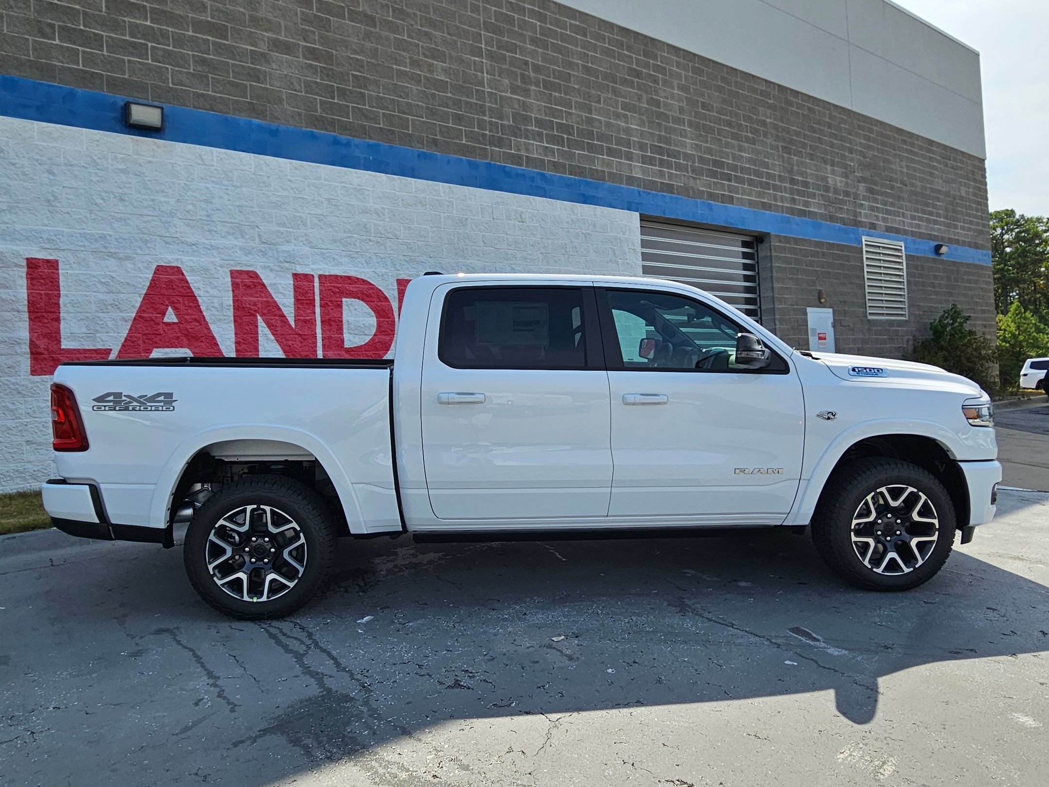 New 2027 RAM 1500 Laramie w/ Laramie Preferred Package AWD/4WD image 8