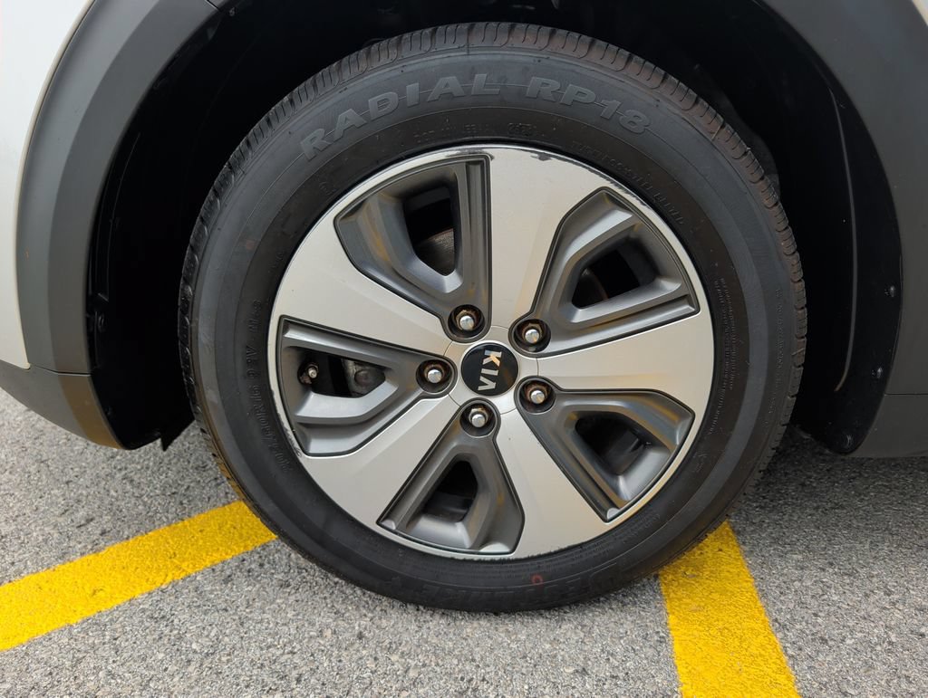 Used 2019 Kia Niro LX FWD image 4