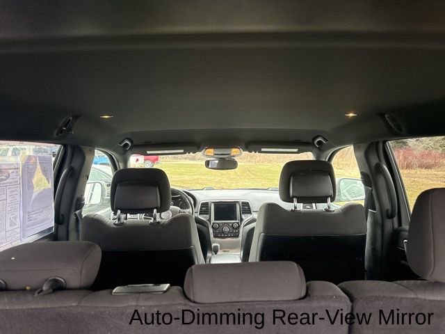 Used 2018 Jeep Grand Cherokee Laredo AWD/4WD image 19