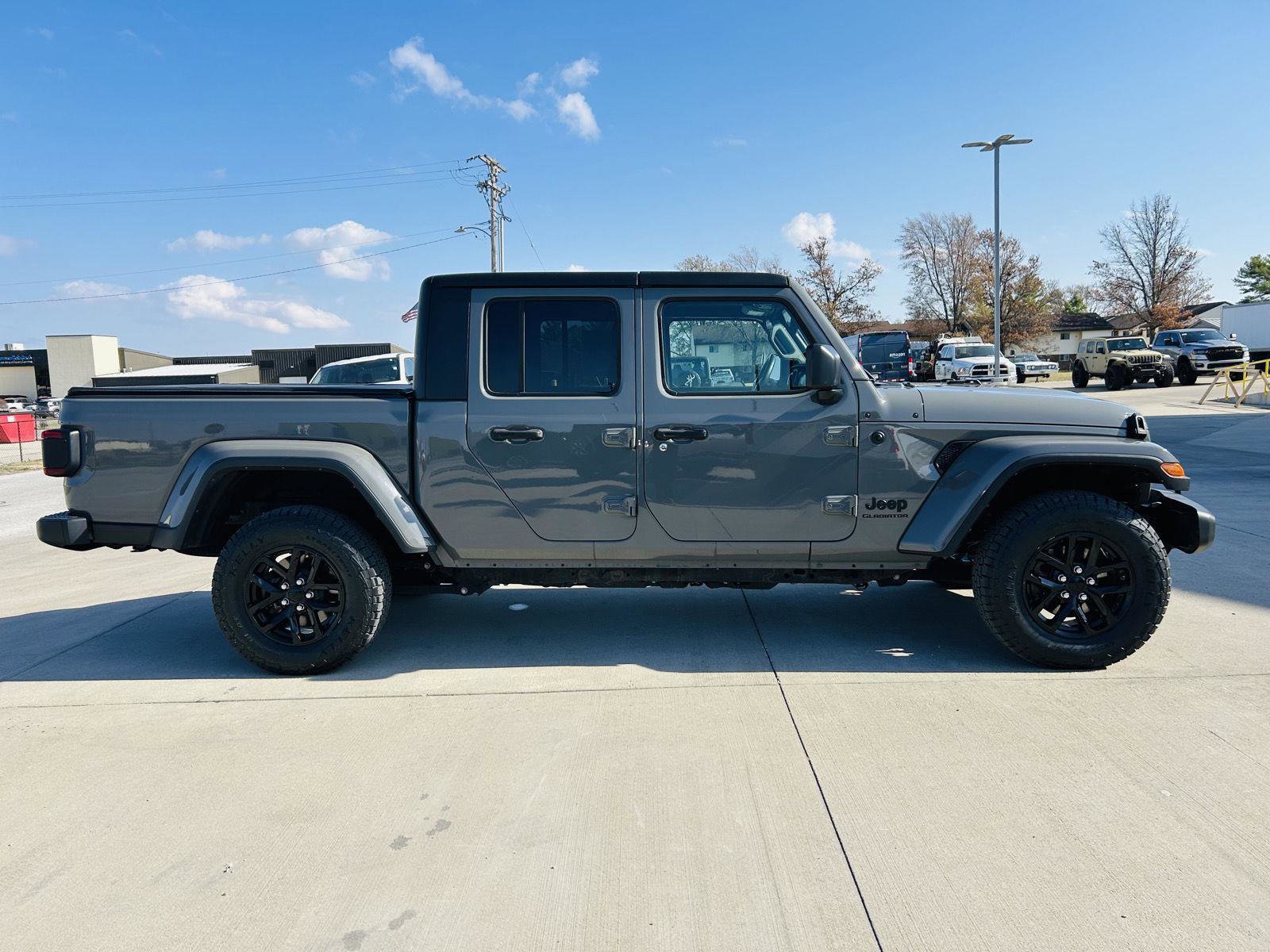 Used 2021 Jeep Gladiator Sport image 36