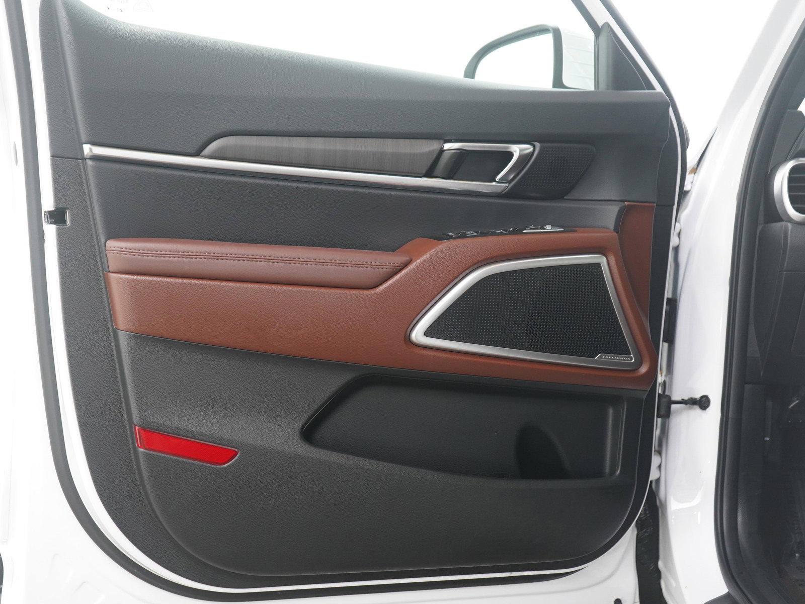 Used 2024 Kia Telluride EX w/ EX Captain's Chair Package image 23