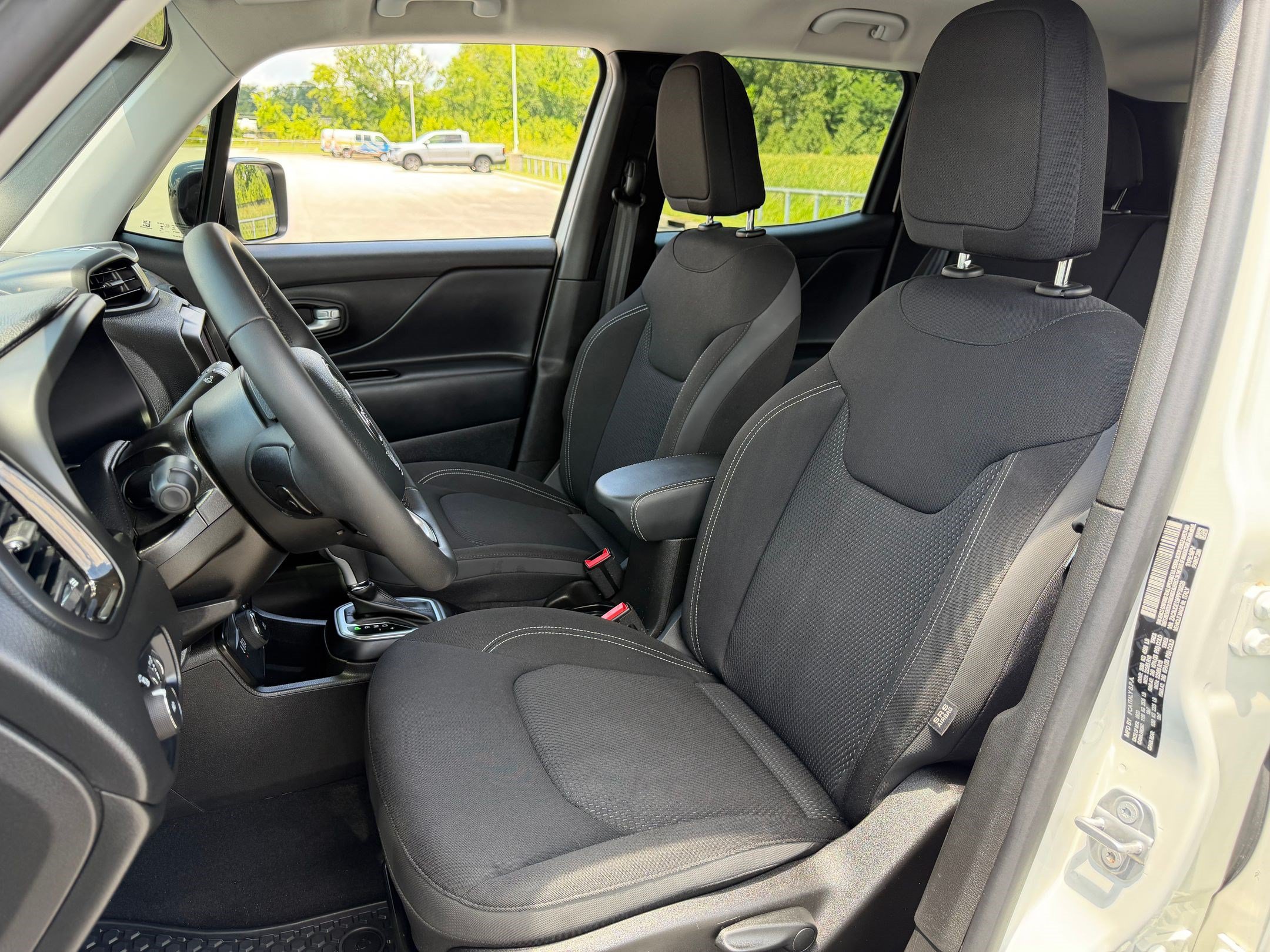 Used 2023 Jeep Renegade Altitude AWD/4WD image 5