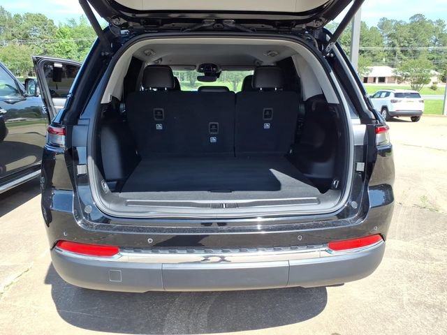 Used 2023 Jeep Grand Cherokee Limited AWD/4WD image 18