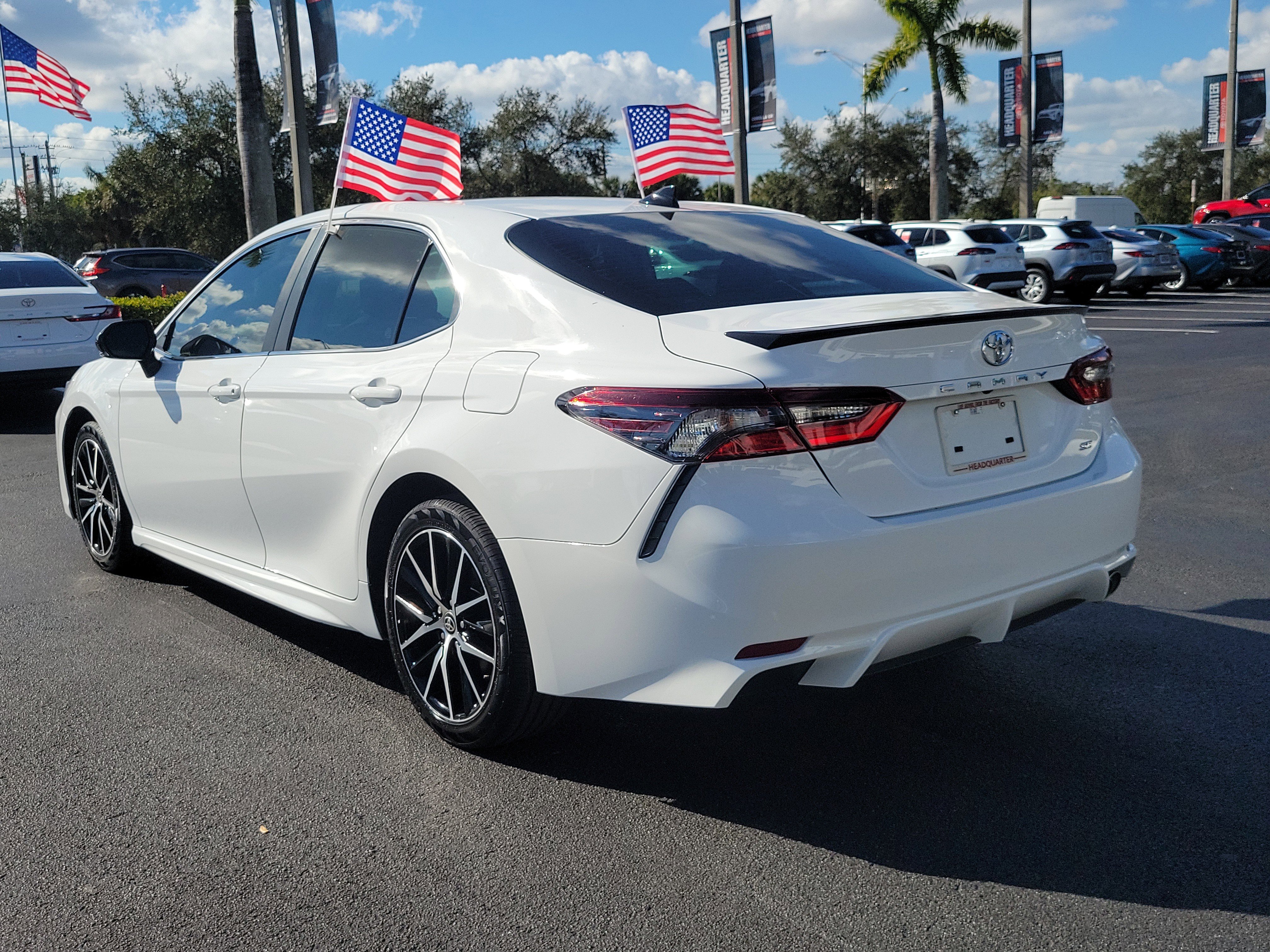 Used 2024 Toyota Camry SE image 9