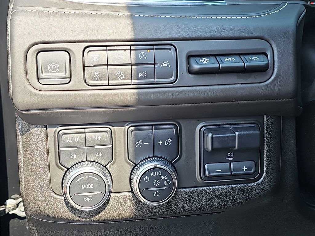 Used 2023 GMC Yukon XL Denali Ultimate image 32